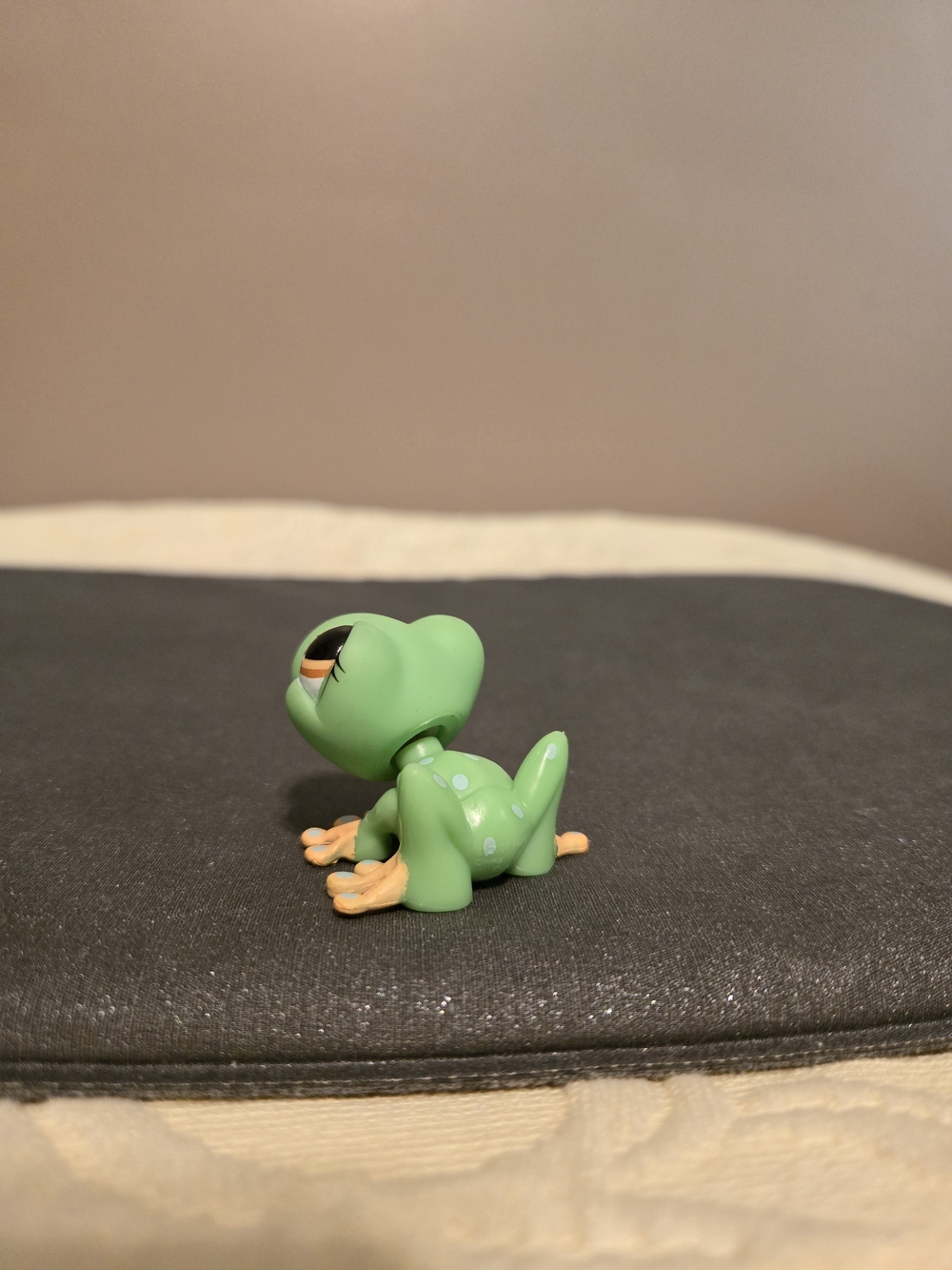 Littlest Pet Shop Tricks 'N Talents Show Playset With Pets - Picture 8 of 12